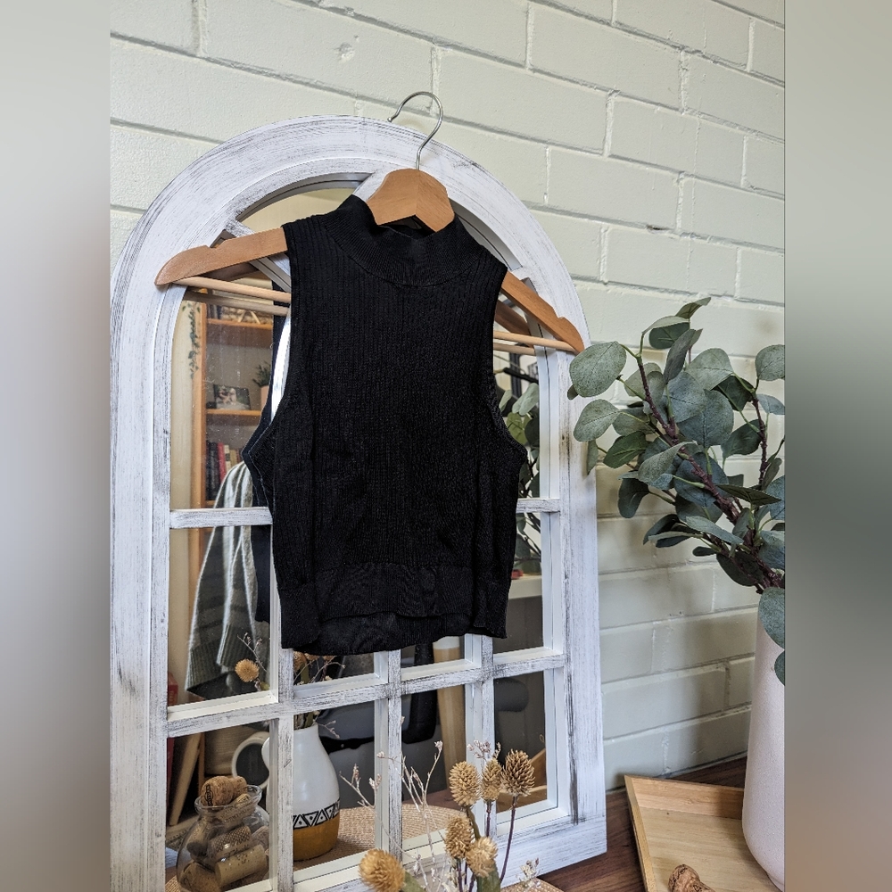 Uniqlo Mockneck tank